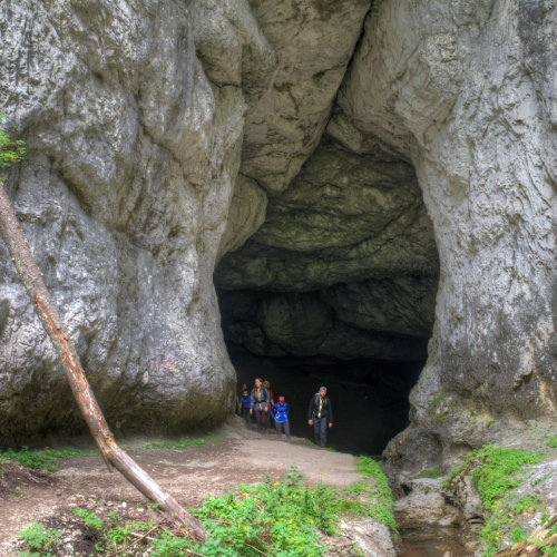 Cetățile Rădesei - tunel natural prin munte în Apuseni. Adrenalină în subteran pe malul râului.